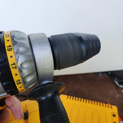 DeWalt DC900 36V Drill with Battery & Charger tested