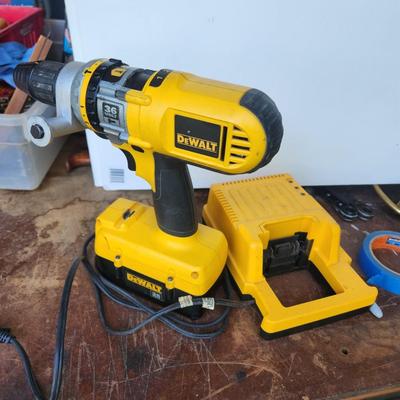 DeWalt DC900 36V Drill with Battery & Charger tested