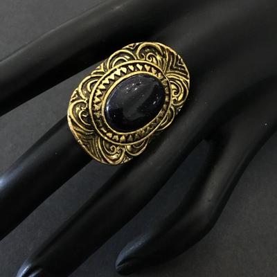 Very nice Gold tone statement ring