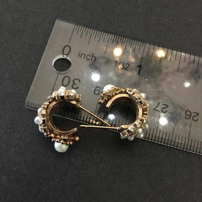 Beautiful vintage very nice gold tone hoop earrings