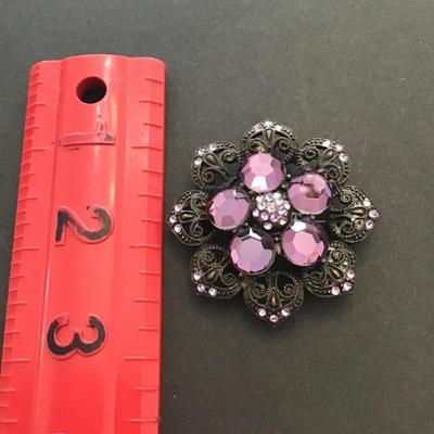 Pretty flower brooch pin