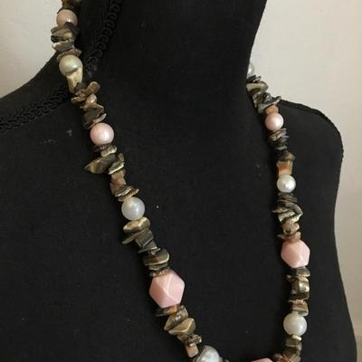 Beautiful vintage shell statement necklace