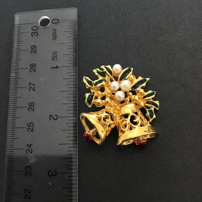Gold tone Christmas brooch pin