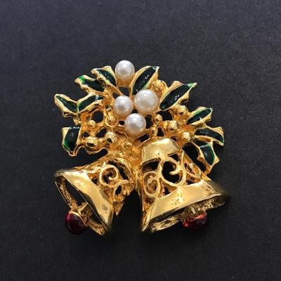Gold tone Christmas brooch pin
