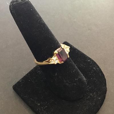 Gold tone fashion ring