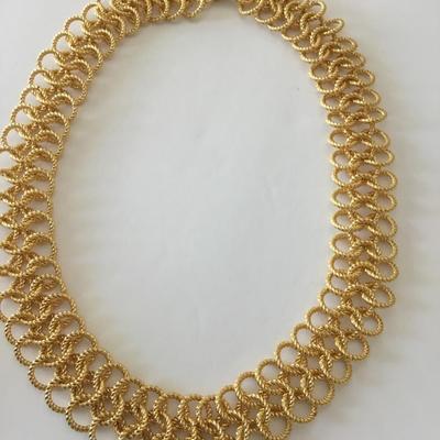 Gorgeous, very nice gold toned textured, vintage necklace excellent condition