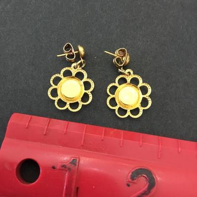 Cute vintage flower dangle earrings