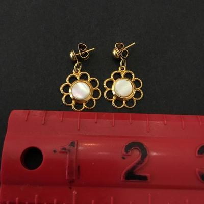 Cute vintage flower dangle earrings
