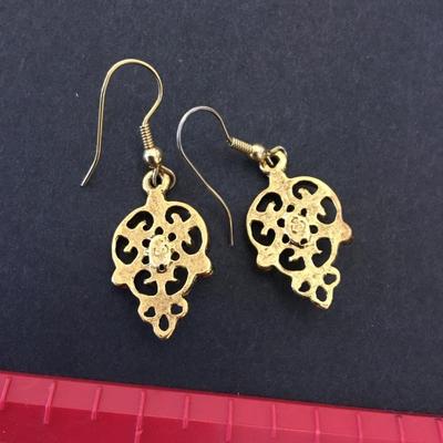 Beautiful vintage premier design Victorian style dangle earrings