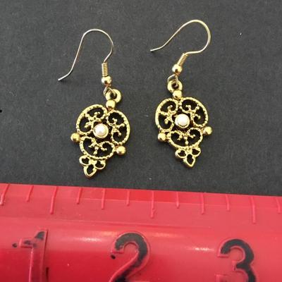 Beautiful vintage premier design Victorian style dangle earrings