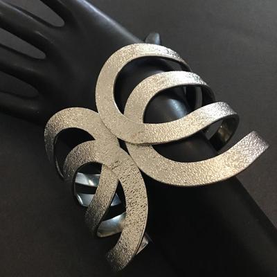 Sliver tone fashion cuff bracelet