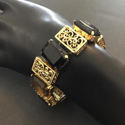 Gold tone stretch bracelet