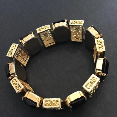 Gold tone stretch bracelet