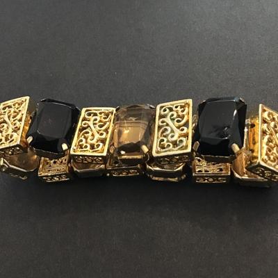 Gold tone stretch bracelet