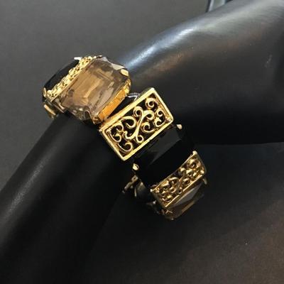Gold tone stretch bracelet