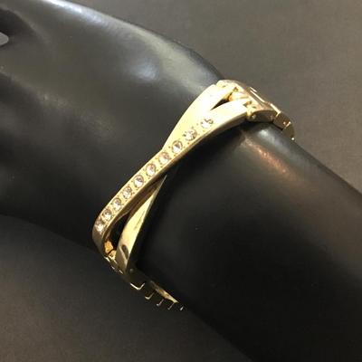 Gold tone bracelet