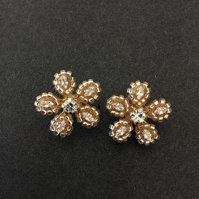 Beautiful, vintage, flower stud earrings