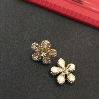 Beautiful, vintage, flower stud earrings