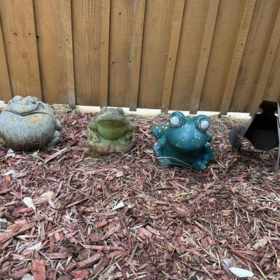 Set of 4 Outdoor Frog Garden Ornaments