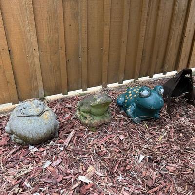 Set of 4 Outdoor Frog Garden Ornaments