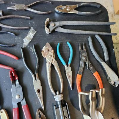 Table Top Lot of Tools