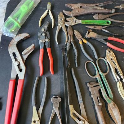 Table Top Lot of Tools