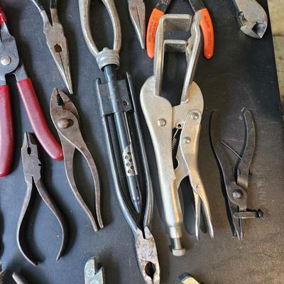 Table Top Lot of Tools