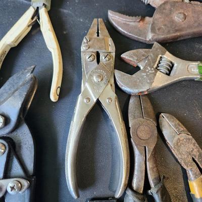 Table Top Lot of Tools