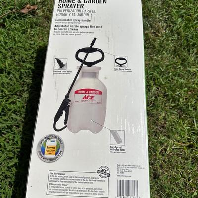 New in Box Garden Pump Sprayer