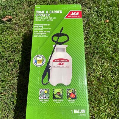 New in Box Garden Pump Sprayer