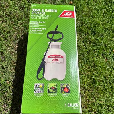 New in Box Garden Pump Sprayer