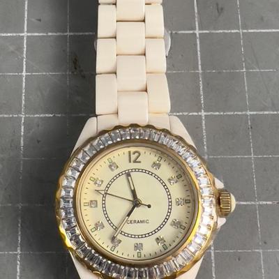 Sale Photo Thumbnail #486: PRETTY COOL. Does not appear to have ever been worn. Collectible. Heavy for a ladies watch. IMPRESSIVE! 