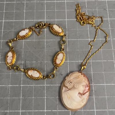 Sale Photo Thumbnail #540: Interesting. The Pendant seems much older that the other item. 