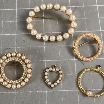 Sale Photo Thumbnail #544: What a deal. Looks Lovely as always in the classic Pearls. 