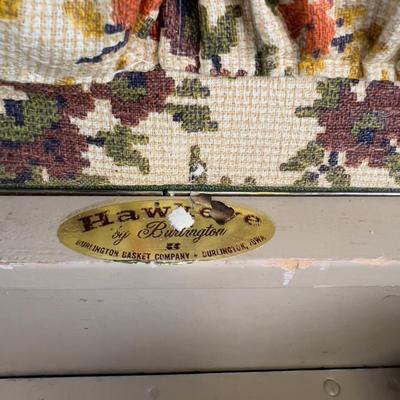 Sale Photo Thumbnail #588: Measures 19 x 12 x 19 Good VINTAGE Condition. USABLE!!! Functional and hide your art or sewing supplies inside. Easy clean up!! 