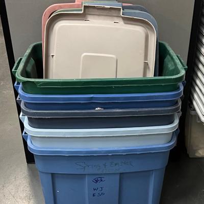 Sale Photo Thumbnail #1023: USED! Usable. 18 Gallons.  The Green on is a little damaged but the rest are good !!! 