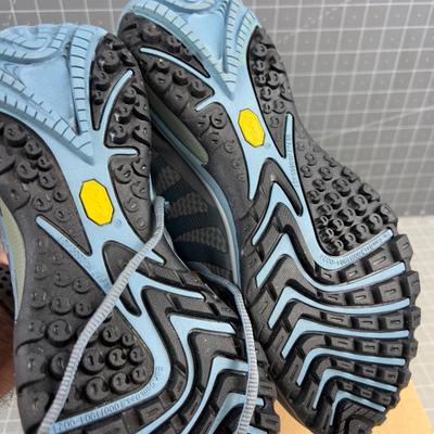 Sale Photo Thumbnail #1172: Women's Size 10 Trail Shoes. NEW No lid on the box. 