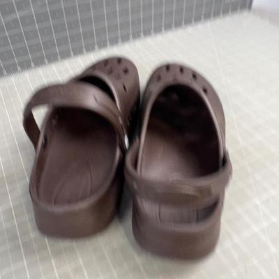 Sale Photo Thumbnail #1175: NEW Men's Size 12 NO BOX. Brown color. 