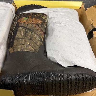 Sale Photo Thumbnail #1195: NEW Men's Size 11 CAMO color. 