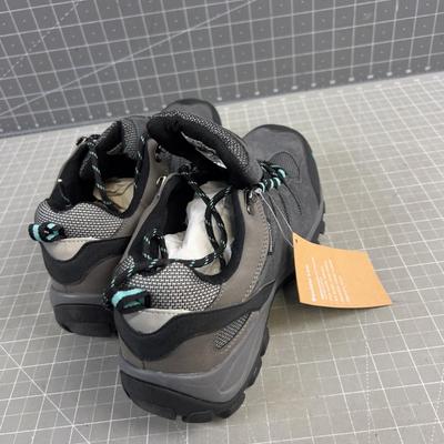 Sale Photo Thumbnail #1202: Women's Size 9 NEW No Box. 