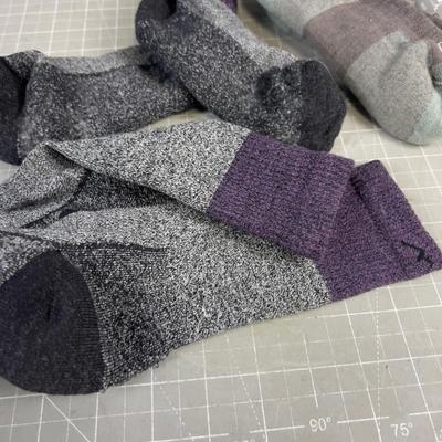Sale Photo Thumbnail #1394: Appear to be new. VERY EXPENSIVE SOCKS. Like $29. a Pair. 