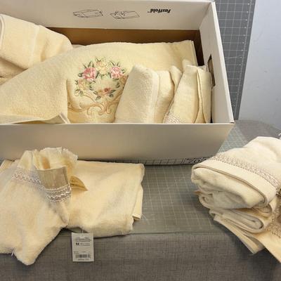 Sale Photo Thumbnail #2016: NEW Cream Towels. Decorative a few styles. 