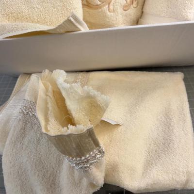 Sale Photo Thumbnail #2018: NEW Cream Towels. Decorative a few styles. 