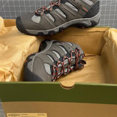 Sale Photo Thumbnail #2048: NEW Mans Size 13. HIKERS Good Timing for Fall Hiking. 