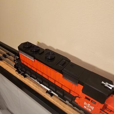Bessemer & Lake Erie SD-38 Diesel and NYC 'Safety Wherever' D/C Caboose (T1-JS)