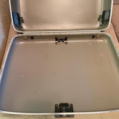 Sears Forecast 12 Typewriter w/ Case (O-SS)