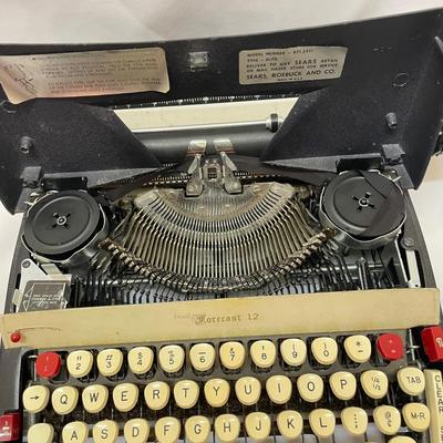 Sears Forecast 12 Typewriter w/ Case (O-SS)