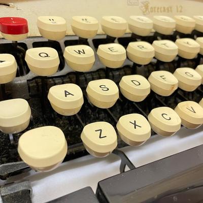 Sears Forecast 12 Typewriter w/ Case (O-SS)