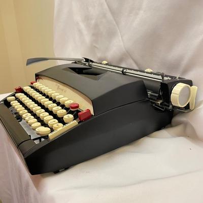 Sears Forecast 12 Typewriter w/ Case (O-SS)