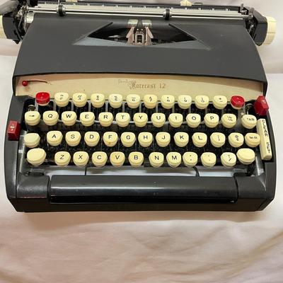 Sears Forecast 12 Typewriter w/ Case (O-SS)